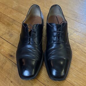 Salvatore Ferragamo black leather toe cap dress shoes men’s size 10.5